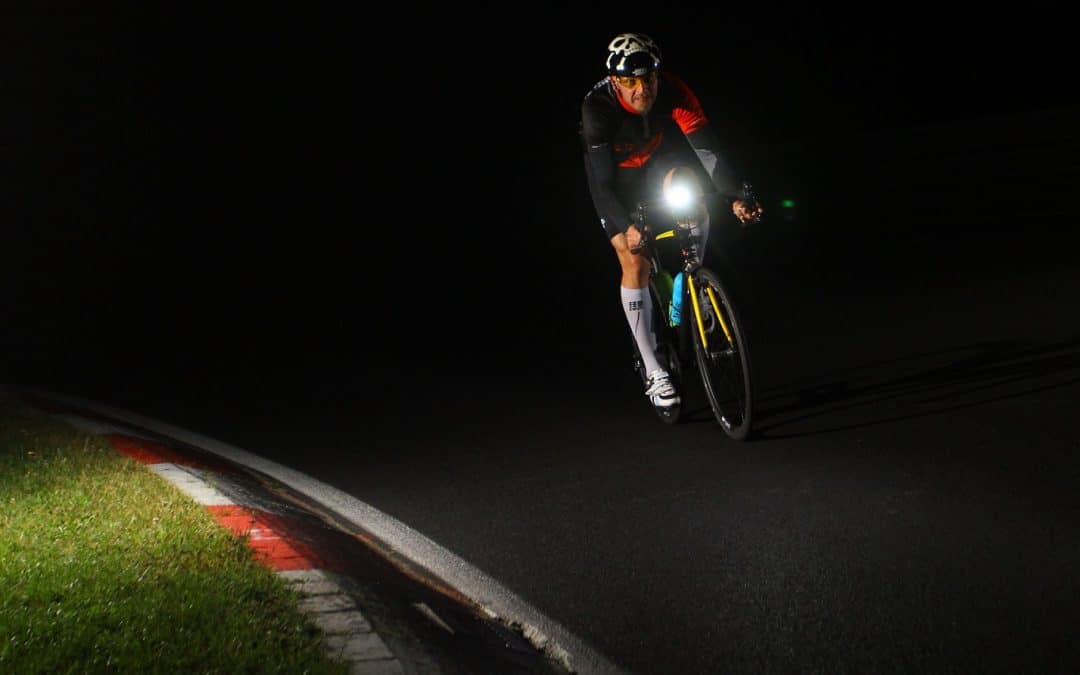 Oświetlenie rowerowe – przepisy dotyczące obowiązku posiadania lampek rowerowych.