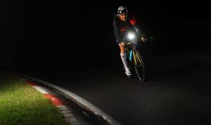 Oświetlenie rowerowe - przepisy dotyczące obowiązku posiadania lampek rowerowych.
